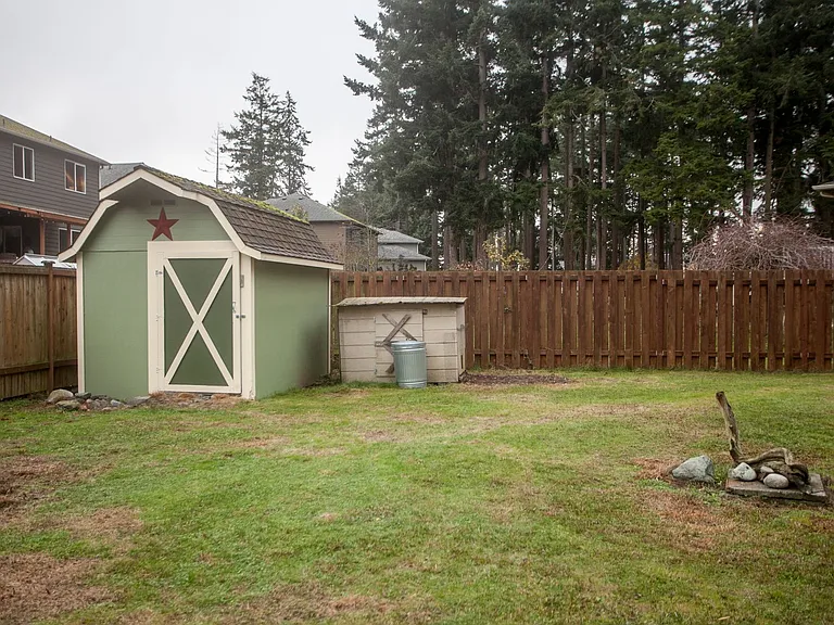 1205 NW Crosby Ave — Photo 6