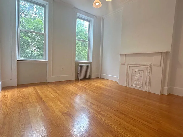 139 Engert Ave #2 — Photo 6
