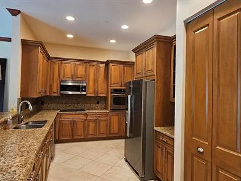16117 Emerald Estates Dr — Photo 22