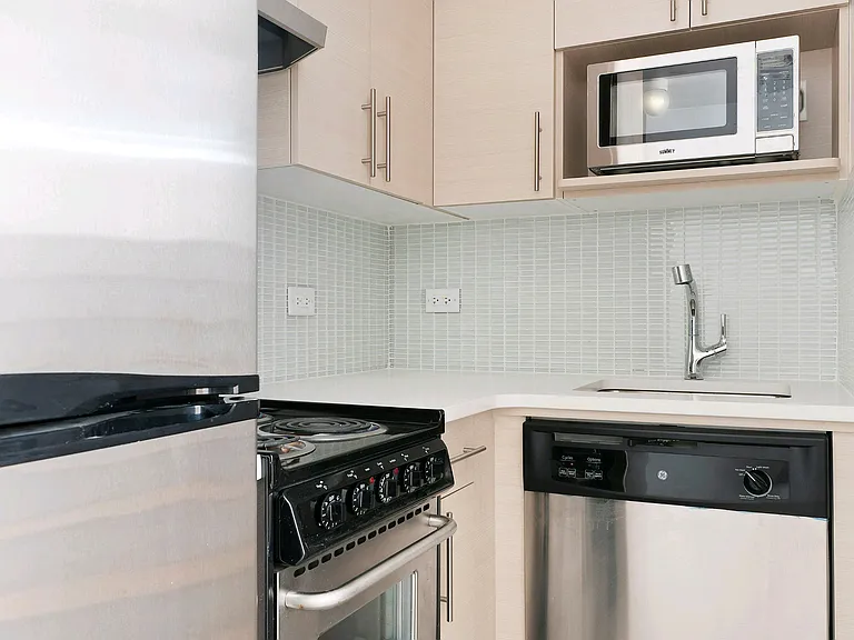 134 E 22nd St #613 — Photo 3