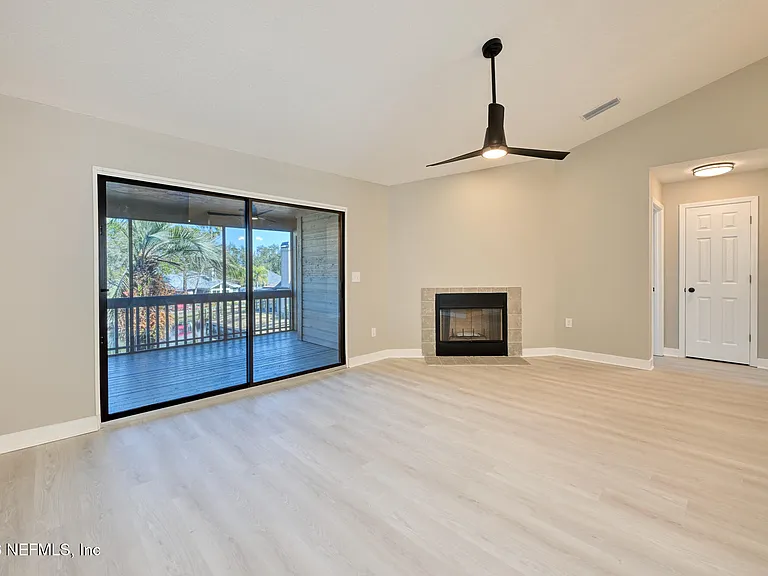 225 Cranes Lake Dr — Photo 4