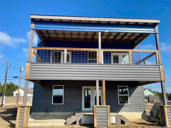 298 Medina, Bandera, TX 78003