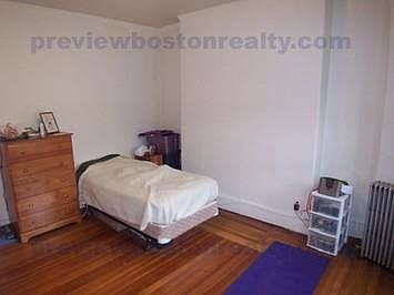 2nd image of 1589 Beacon St #L10