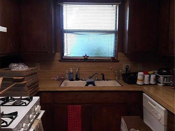 5th image of 900 Country Aire Dr #A