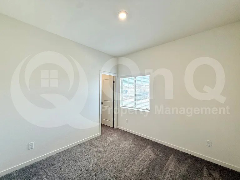 634 W Red Hawk Ct — Photo 13