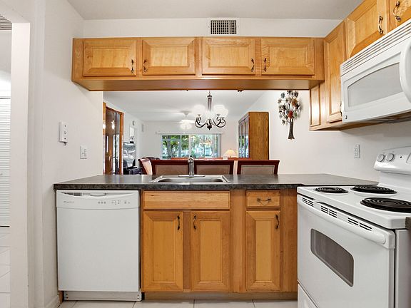 5th image of 1105 Bahama Bend #B1