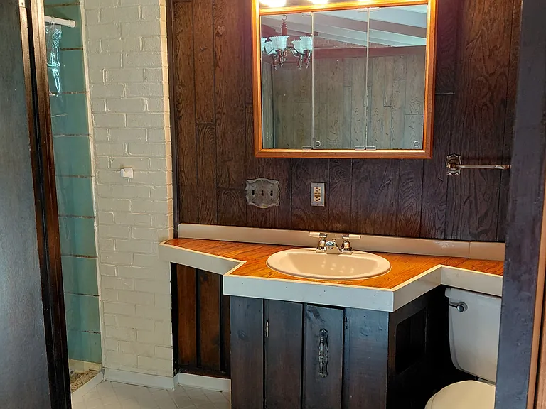 215 W Gore Rd #A — Photo 4