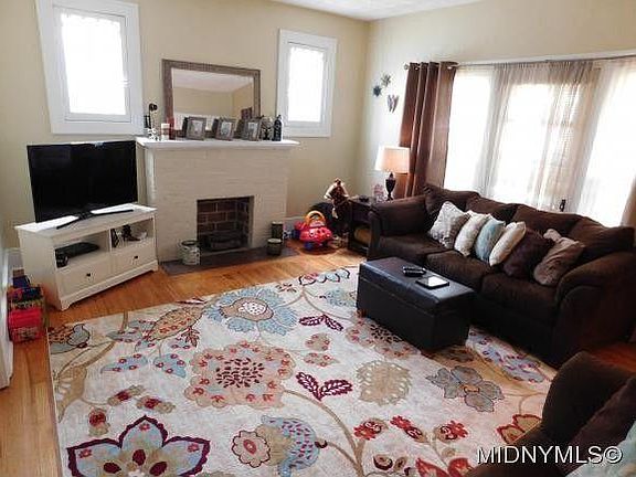 2nd image of 26 Leslie Ave