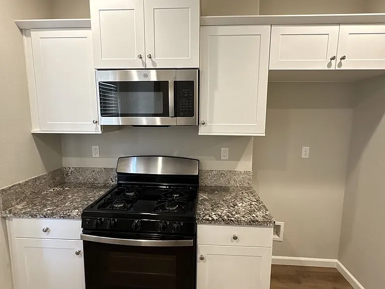 505 S Summit St #101-104 — Photo 7