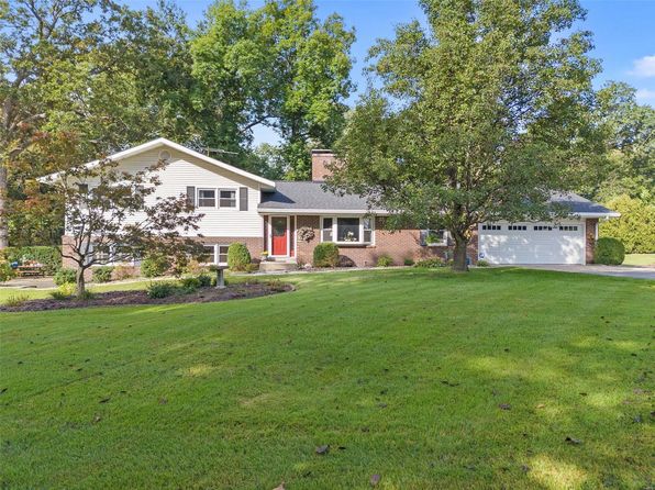 10 Forest Ridge Ln, Troy, MO 63379