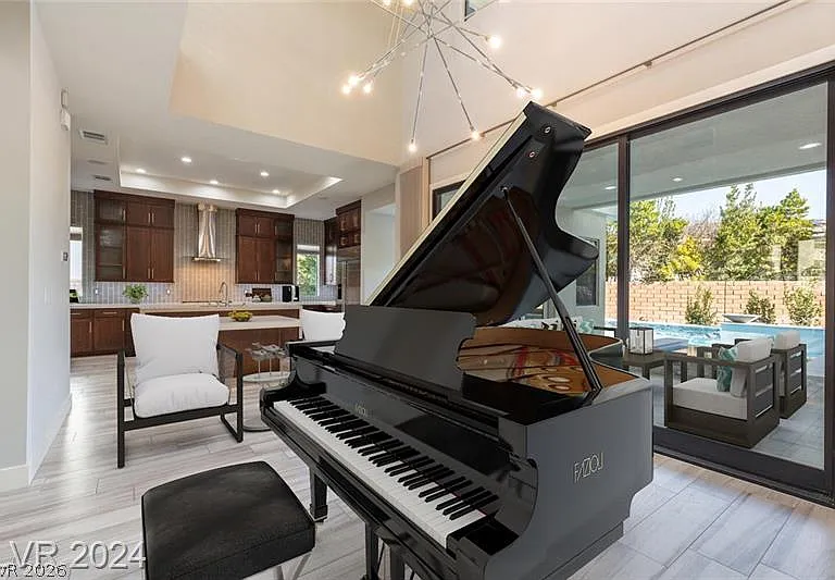 82 Grey Feather Dr — Photo 8