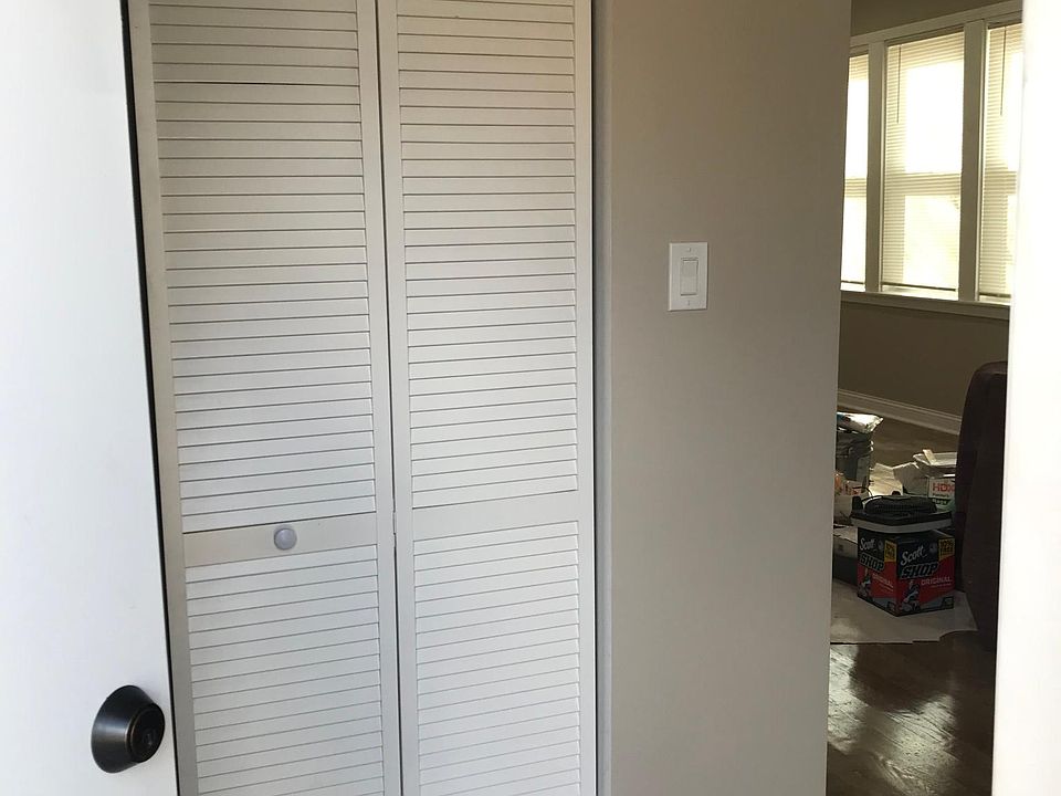 1st image of 945 W 51st Pl #1