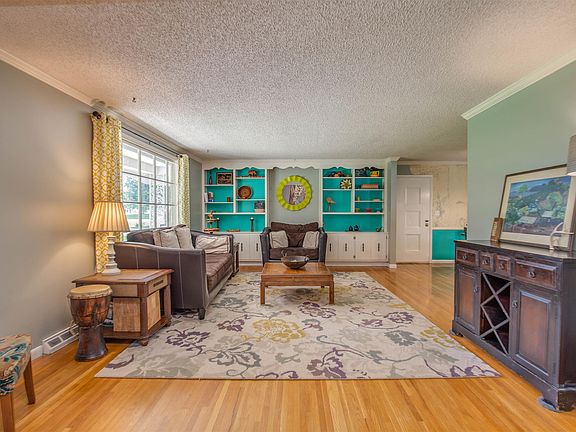 4th image of 800 Creekwood Ct