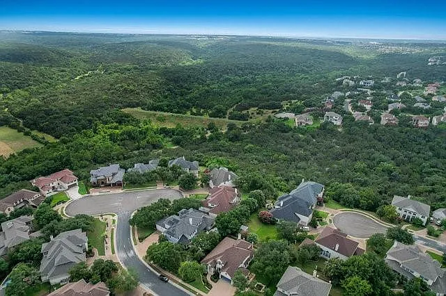 9900 Tree Bend Cv — Photo 35