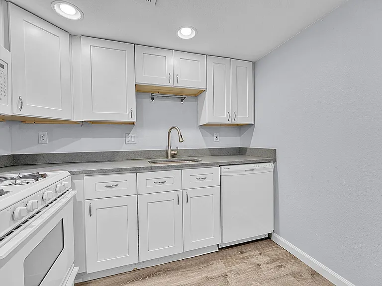 1411 Clayton St #4 — Photo 10