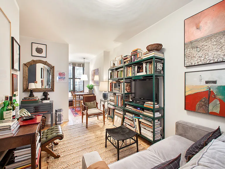 257 W 12th St #4E — Photo 3