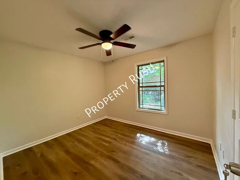 1718 Portland St #A — Photo 9