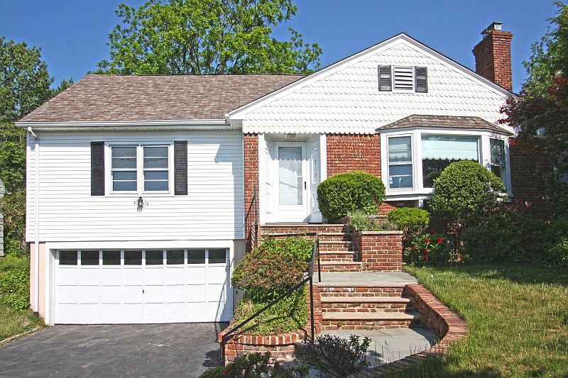 1st image of 219 Pleasant Valley Way