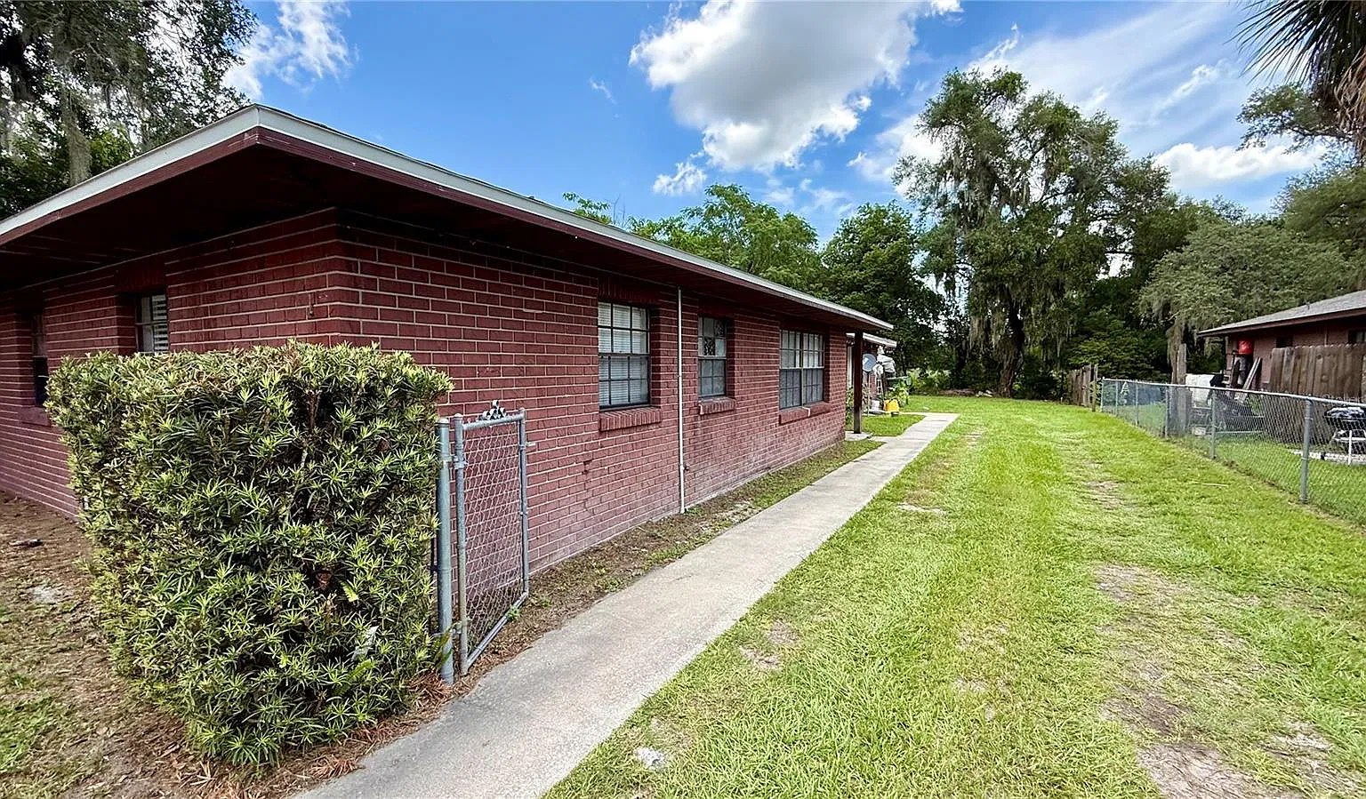 2 bed, 1.0 bath, 932 sqft, $1,250 — Photo 1