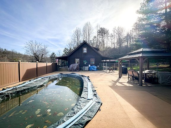 2nd image of 766 Old Flat Lick School Rd