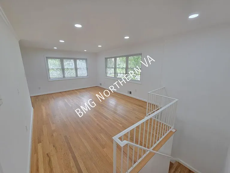 6413 Berkshire Dr — Photo 3