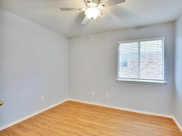 1002 Remington Dr — Photo 18