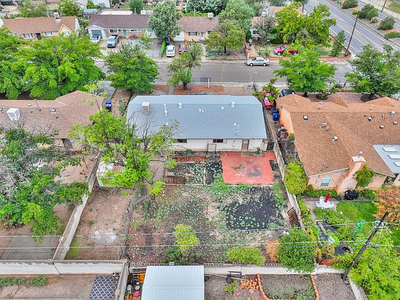 3rd image of 422 Glorieta St NE