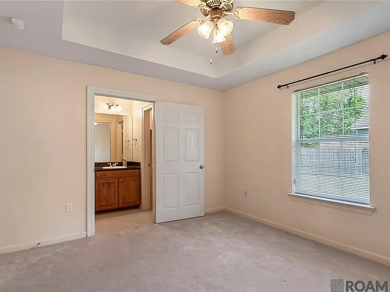 412 E Beech St — Photo 3