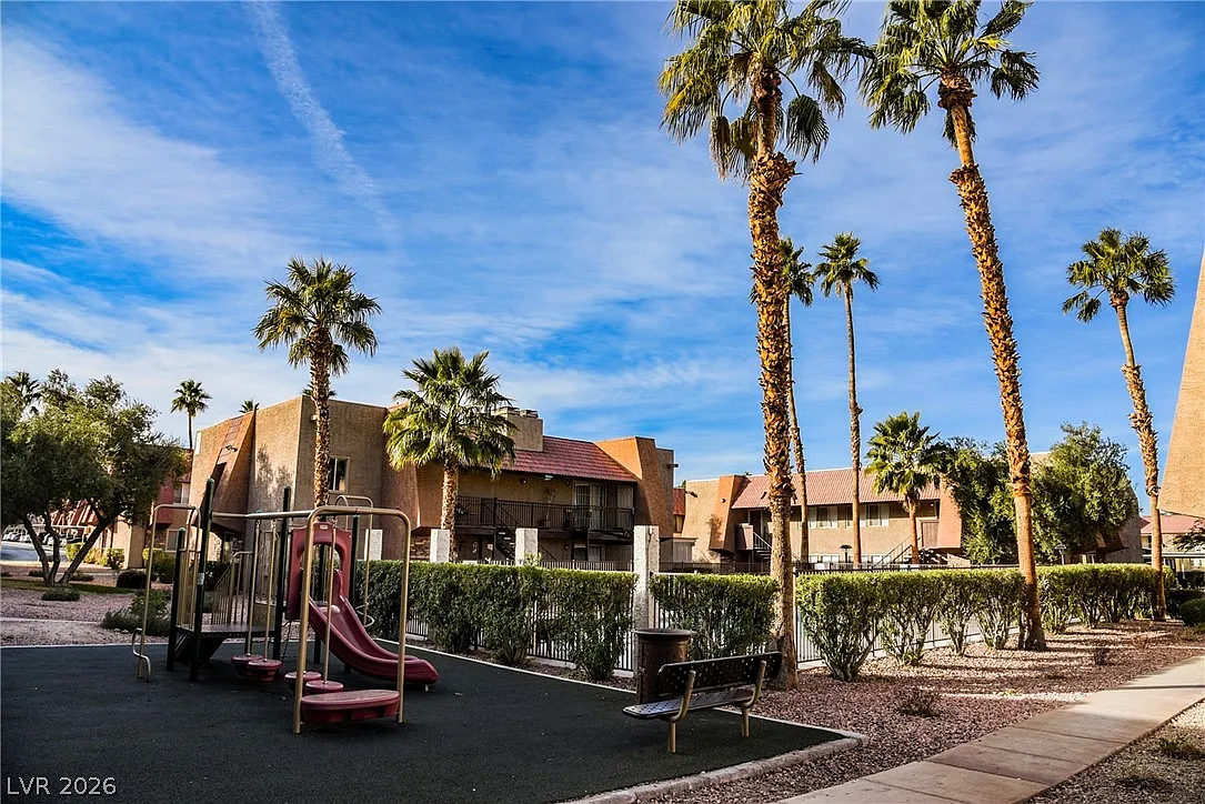 1 bed, 1.0 bath, 700 sqft, $1,050 — Photo 4
