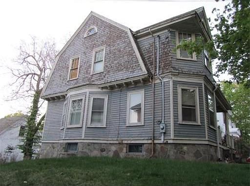 2nd image of 208 Ash St