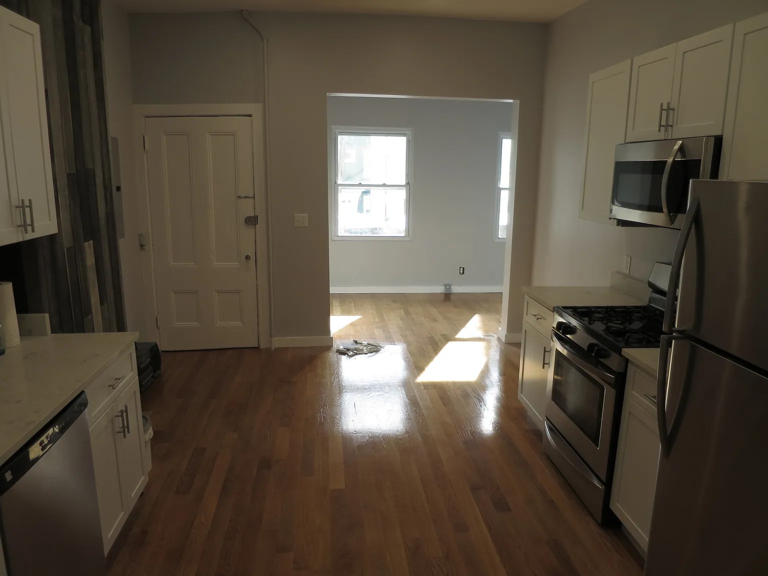 2 bed, 1000 sqft, $3,100 — Photo 4