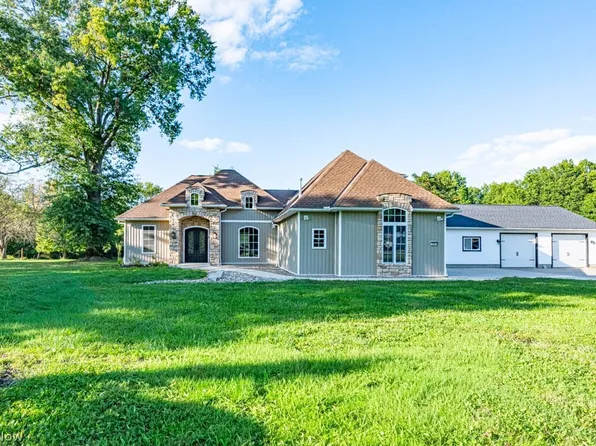 9293 Tallmadge Rd, Diamond, OH 44412
