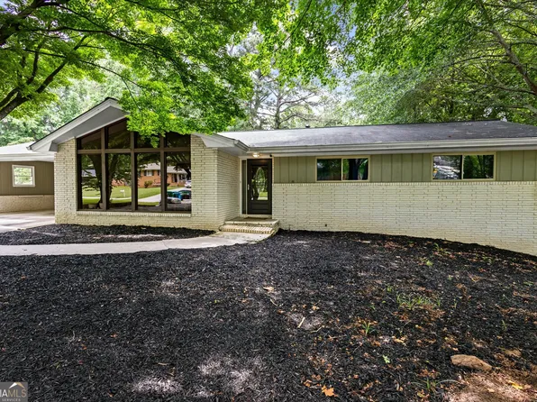 1694 Rhonda Ln, Stone Mountain, GA 30087