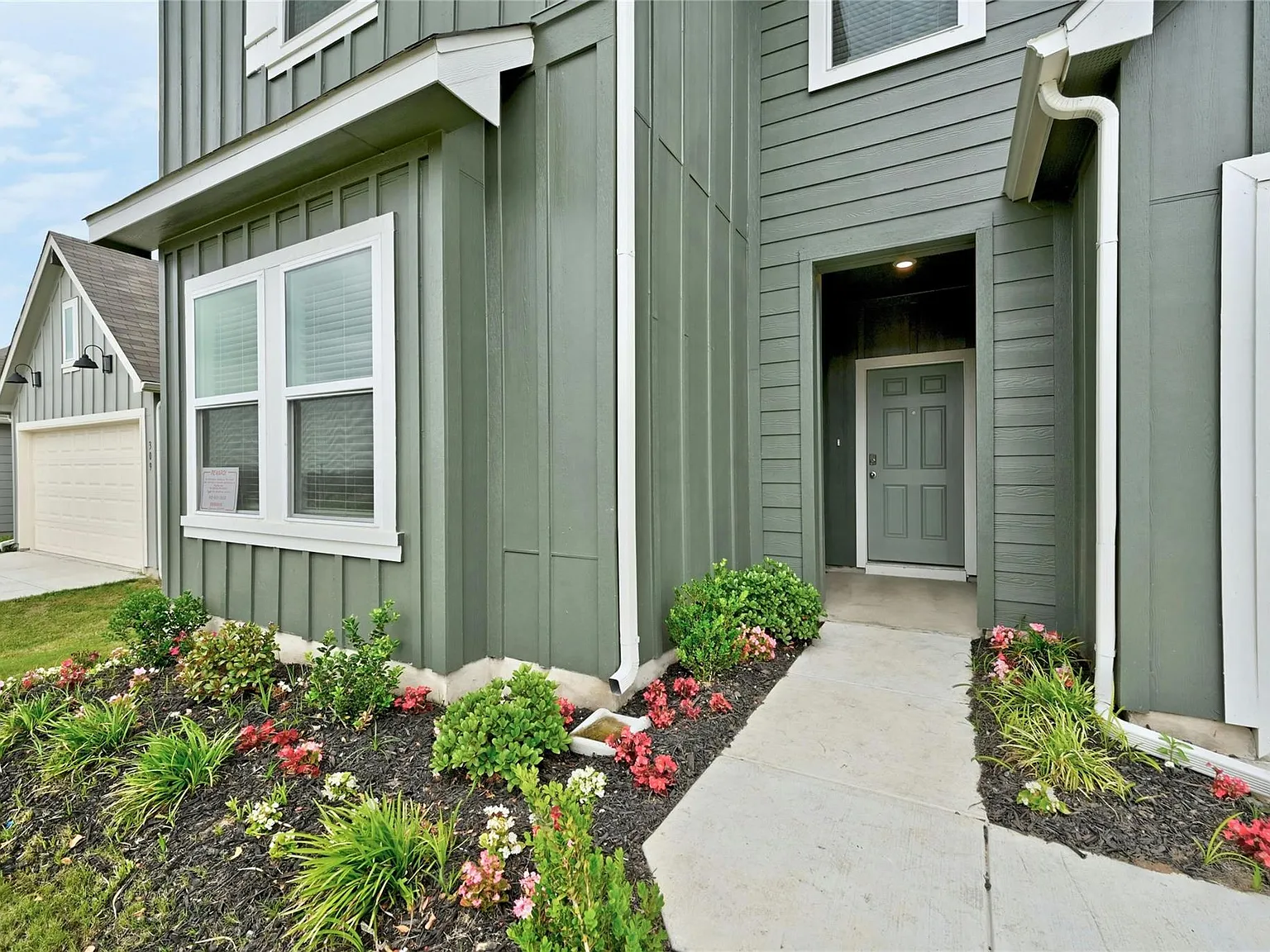 4 bed, 3.0 bath, 2164 sqft, $2,050 — Photo 3