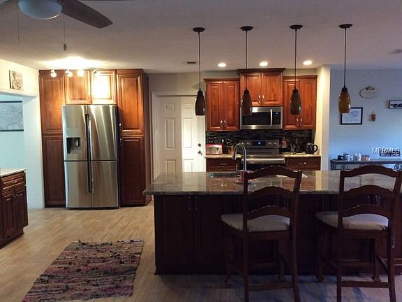 3rd image of 4628 Glenside Cir