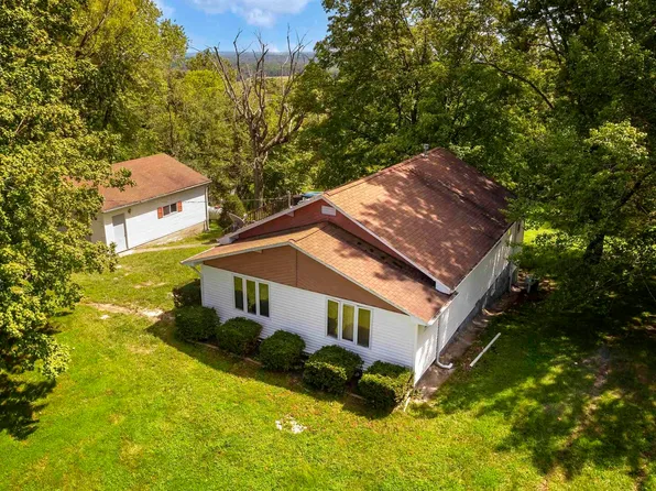 965 Skyline Dr, Cobden, IL 62920