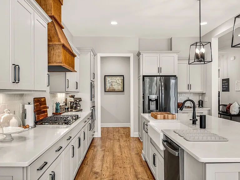 210 Lookout Rdg — Photo 14