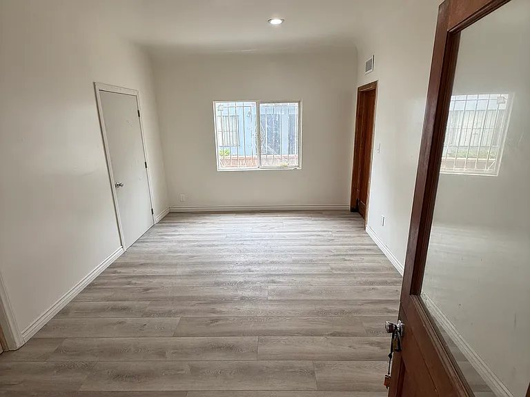 8930 S Vermont Ave — Photo 10