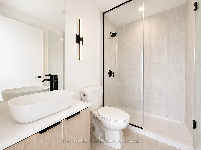 1185 Dupont St #1019 — Photo 15