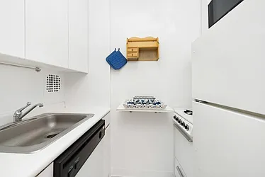 Rented by R New York