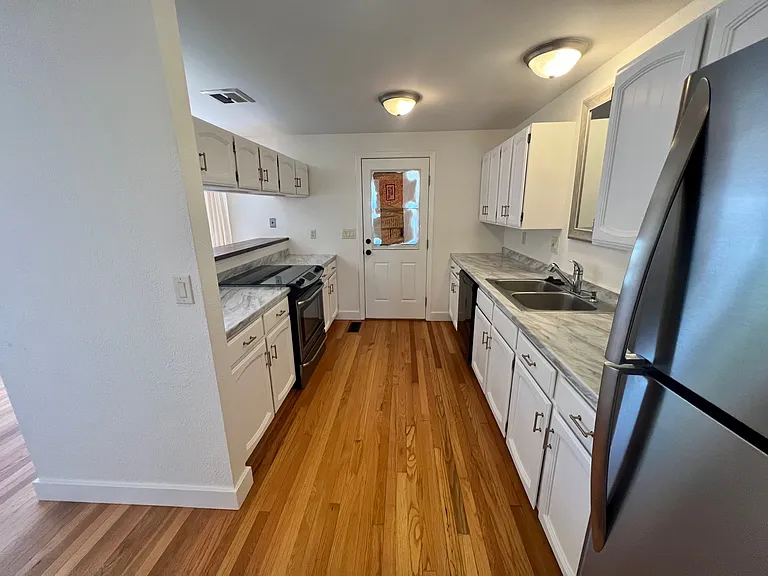 2570 Aztec Ave — Photo 7