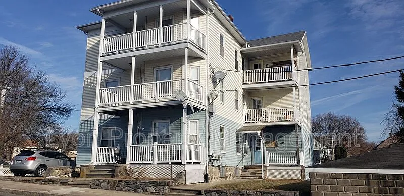 2 bed, 1.0 bath, 802 sqft, $1,495 — Photo 1