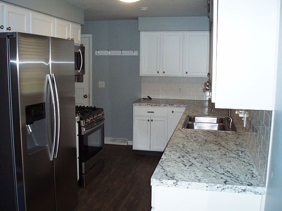4th image of 238 Ferris Ave