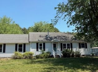 4115 Bluff Point Rd, Kilmarnock, VA 22482