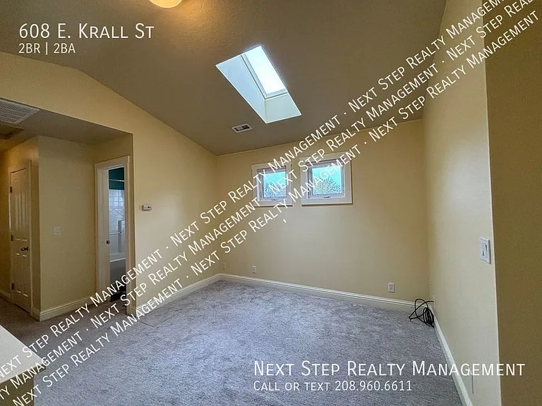 608 E Krall St — Photo 9