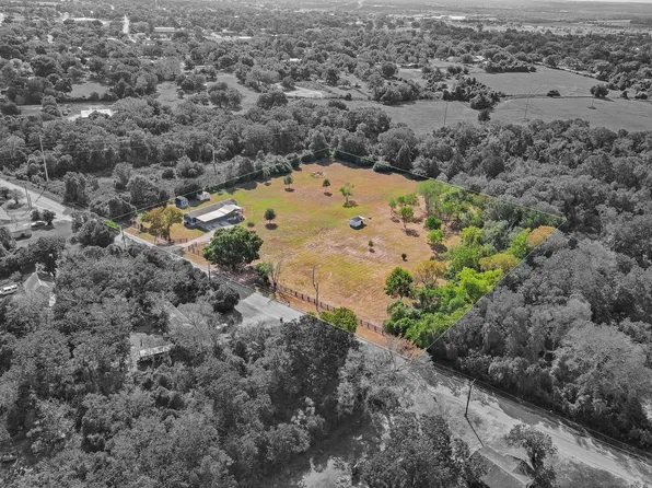 601 W Austin St, Bellville, TX 77418
