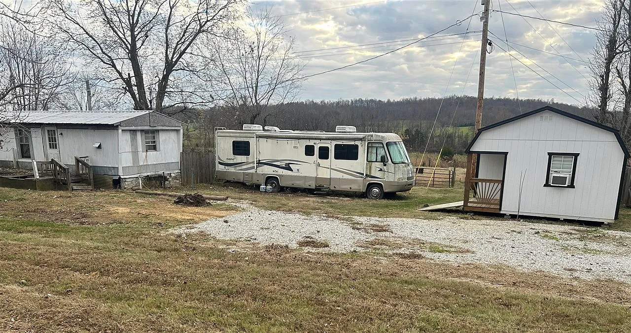 5585 Richardsville Rd photo 1