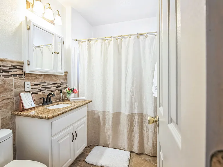 1531 W Trenton Pl — Photo 8