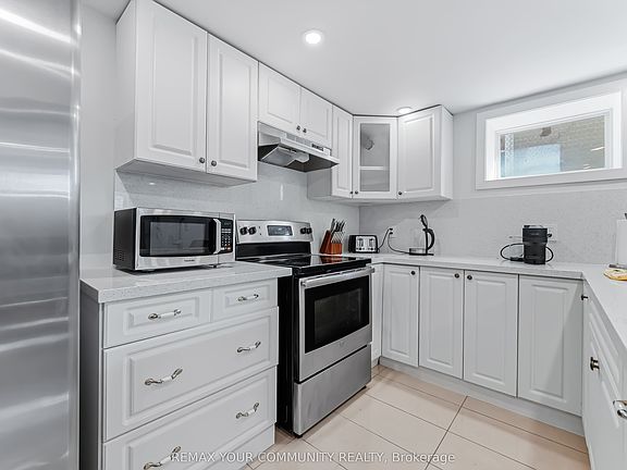 5th image of 200 Goulding Ave N