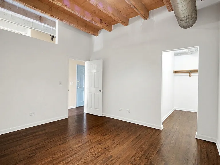 809 E 40th St #4 — Photo 11